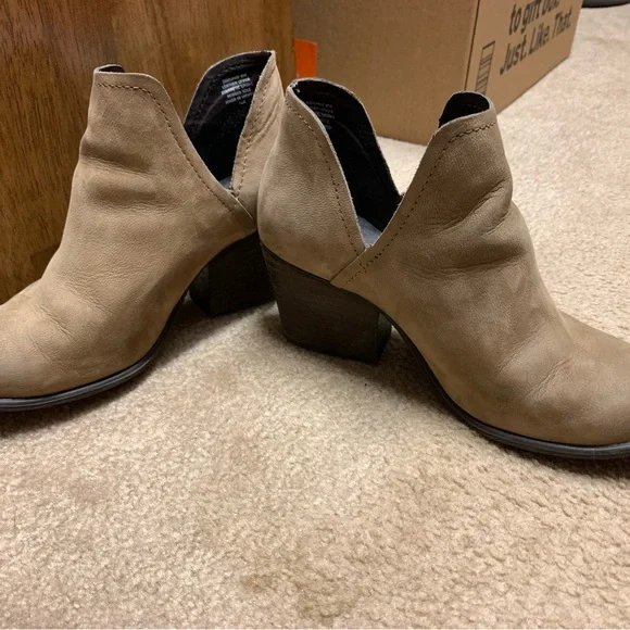 Steve Madden Women's Beige Ankle Booties - Picture 10 of 11